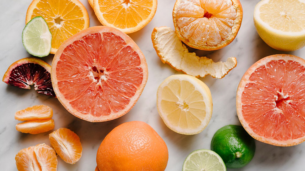 منابع ویتامین سی در میوهای نارنگی پرتقال و لیمو