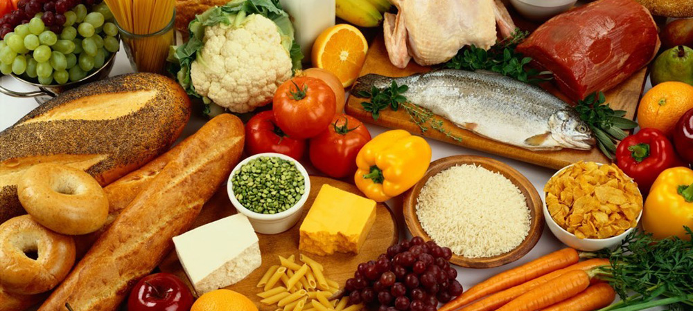 مواد اولیه غذایی انواع بسیار زیادی دارند و در تهیه غذا های گوناگون به کار می روند.