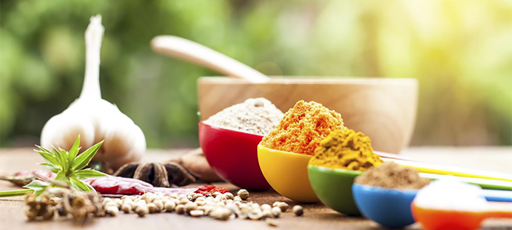 مواد اولیه غذایی رنگی باعث ایجاد تغییرات طبیعی در رنگ های طبیعی موجود در مواد غذایی می شوند.