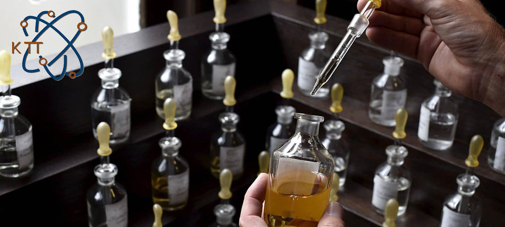 استفاده از الکل در ساخت عطر با کمک قطره چکان