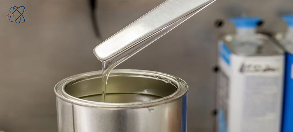 رزین آکریلیک مایع در قوطی فلزی