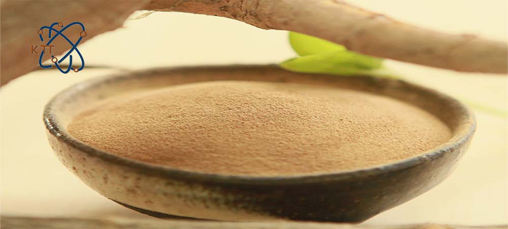 پودر قهوه ای کمرنگ پلی نفتالین سولفونات در کاسه چوبی