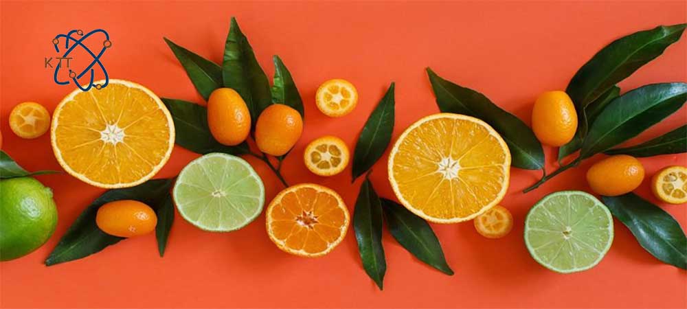پرتقال، لیمو ترش و نارنگی دو نیم شده در کنارهم حاوی فولیک اسید
