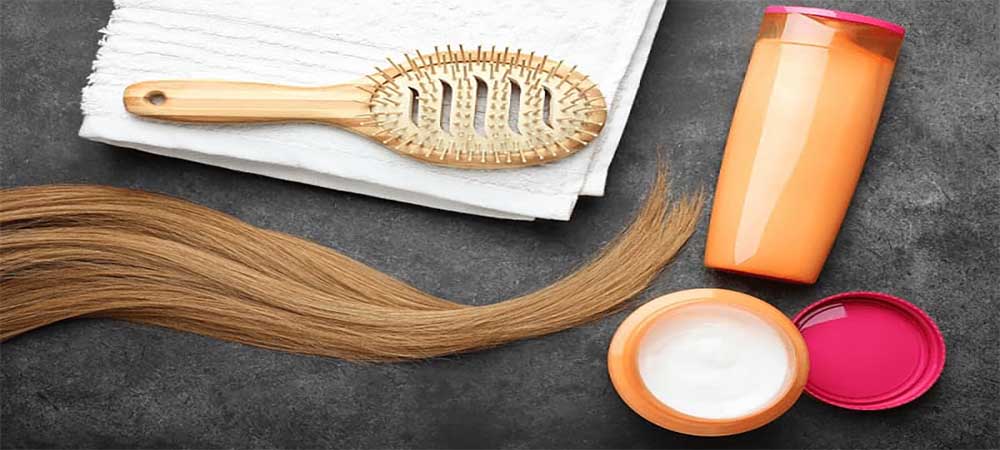 برس چوبی، محصولات کراتین مو و یک دسته موی صاف روشن