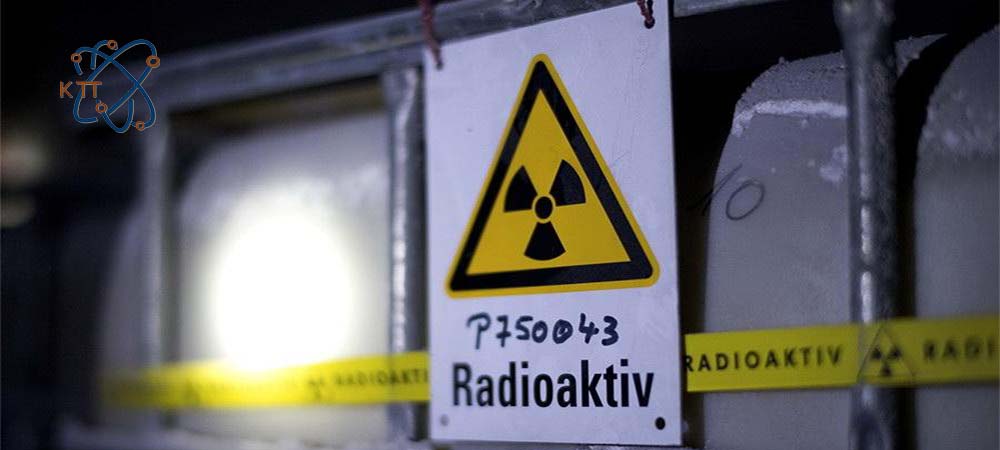 لوگوی زرد و سیاه رادیواکتیو در نیروگاه اتمی
