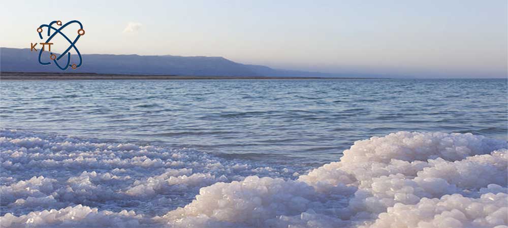 نمک دریا در کنار دریا