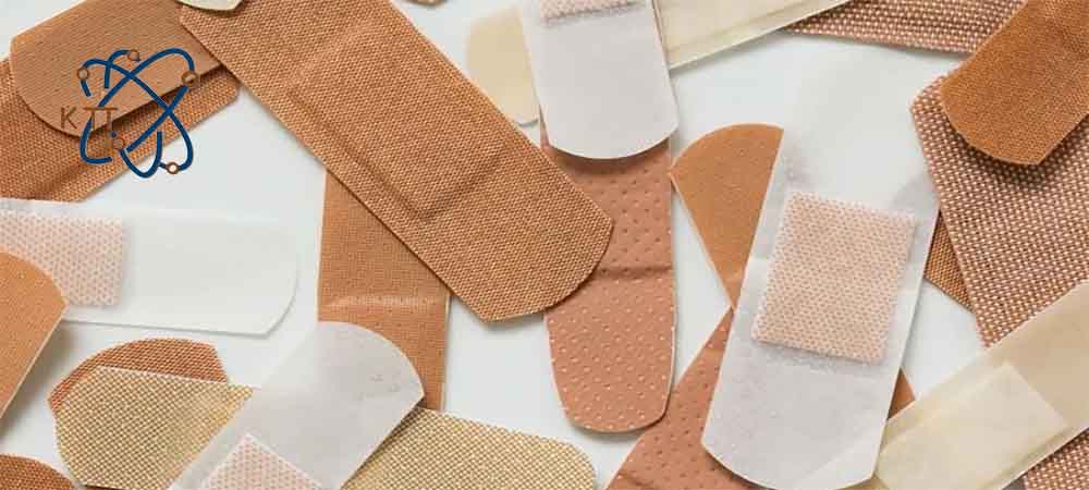 تعدادی چسب زخم قهوه ای و سفید